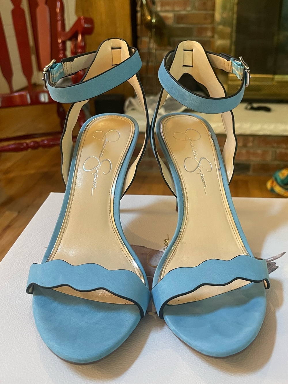 Jessica Simpson Light Torquoise Blue Scalloped Ankle-Strap Heels size 9
